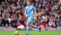 Kevin De Bruyne kini mengoleksi 80 assist di Liga Inggris dan masuk dalam daftar 10 besar pemain Liga Inggris dengan assist terbanyak. De Bruyne malah sudah menyamai David Beckham! (Getty Images/Alex Pantling)