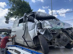 Kasus Minibus Seruduk Truk di Klender Jaktim Berakhir Damai