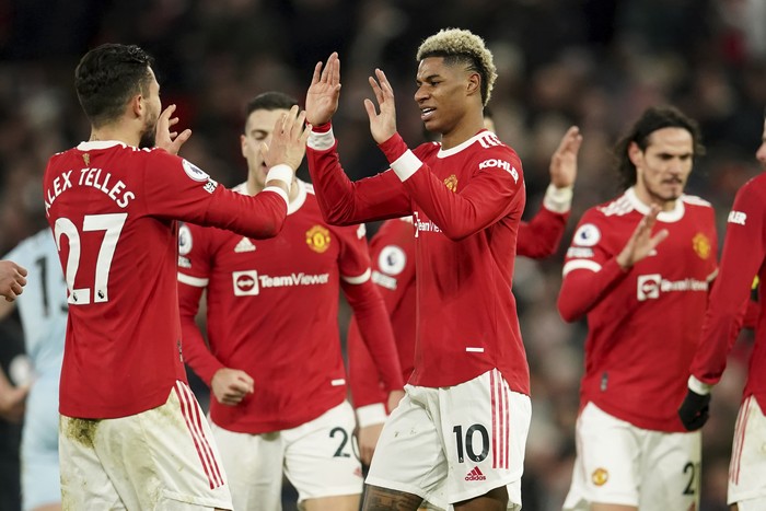 Manchester Uniteds Marcus Rashford, center, celebrates with teammates after scoring his sides first goal during the English Premier League soccer match between Manchester United and West Ham at Old Trafford stadium in Manchester, England, Saturday, Jan. 22, 2022. (AP Photo/Dave Thompson)