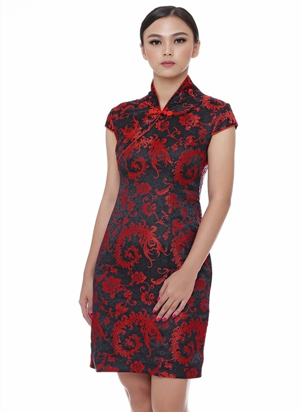 Mandarin Peony BLACK ILLUSIONS Cheongsam Dress mulai dari Rp900 ribu/Foto: Zalora/Mandarin Peony Cheongsam