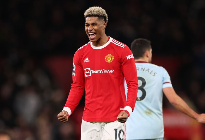 MANCHESTER, ENGLAND - JANUARY 22: Marcus Rashford of Manchester United celebrates at the full time whistle during the Premier League match between Manchester United and West Ham United at Old Trafford on January 22, 2022 in Manchester, England. (Photo by Naomi Baker/Getty Images)