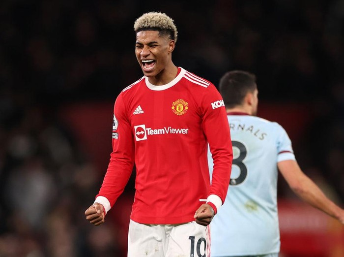 MANCHESTER, ENGLAND - JANUARY 22: Marcus Rashford of Manchester United celebrates at the full time whistle during the Premier League match between Manchester United and West Ham United at Old Trafford on January 22, 2022 in Manchester, England. (Photo by Naomi Baker/Getty Images)