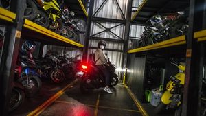 Parkir Motor Vertikal untuk Lahan Sempit di Jakarta