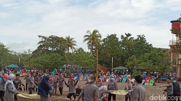 Potret Keramaian Objek Wisata Pantai Pangandaran di Tengah COVID-19
