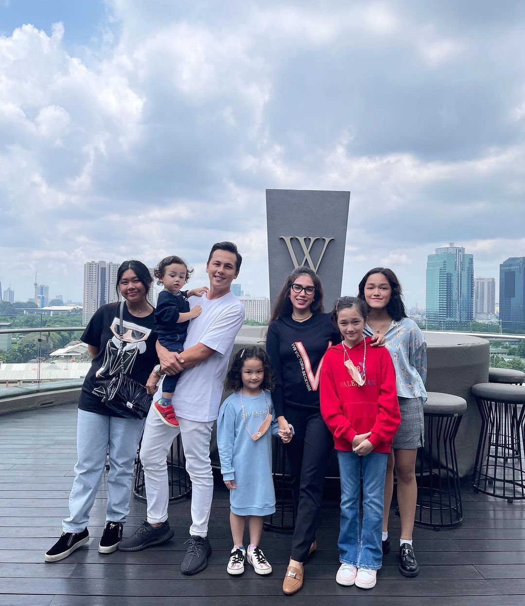 Sumber Kekayaan Ussy Sulistiawaty dan Andhika Pratama