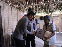 Polisi di Bojonegoro Semangati Yatim Piatu dan Disabilitas
