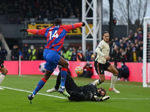 Alisson Lagi-lagi Selamatkan Liverpool