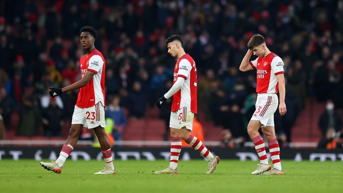 LONDON, ENGLAND - JANUARY 23: Albert Sambi Lokonga, Gabriel Martinelli and Kieran Tierney of Arsenal look dejected following the Premier League match between Arsenal and Burnley at Emirates Stadium on January 23, 2022 in London, England. (Photo by Catherine Ivill/Getty Images)
