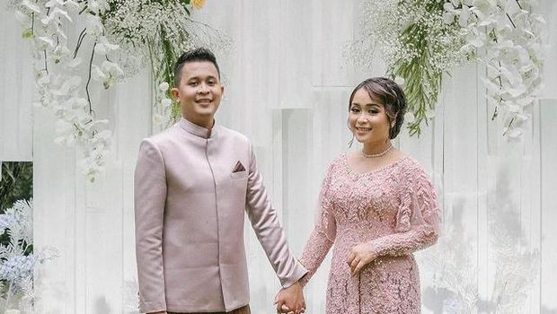 7 Potret Lamaran Asyifa Adik Ayu Ting Ting