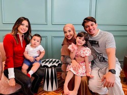 Akur! Irwansyah dan Zaskia Sungkar Kedatangan Acha Septriasa di Rumah