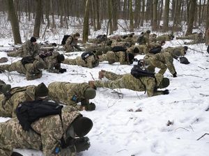 Terancam Invasi Rusia, Ukraina Akan Tetapkan Keadaan Darurat!