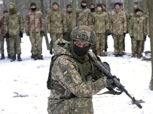 Bersiap Hadapi Rusia, Ratusan Warga Sipil Ukraina Dilatih Militer Bersiap Hadapi Rusia, Ratusan Warga Sipil Ukraina Dilatih Militer