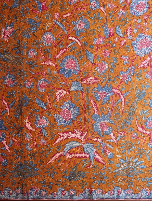 Batik Tiga Negara sebagai batik Multibudaya, memadukan unsur budaya dari Indonesia, Tiongkok dan Belanda.