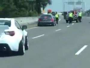 Klarifikasi Konvoi Mobil yang Disetop Polisi di Tol Andara Klarifikasi Konvoi Mobil yang Disetop Polisi di Tol Andara