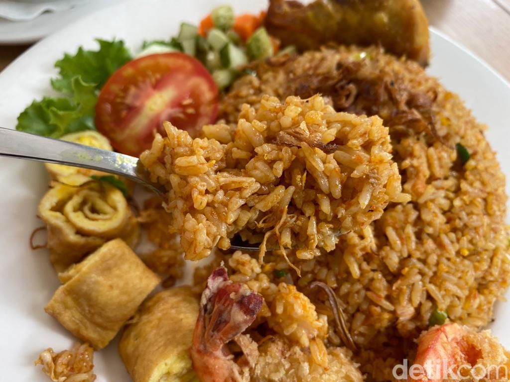 Cafe RSPI : Nostalgia Nasi Goreng Puspita dan Tahu Isi Kantin Rumah Sakit