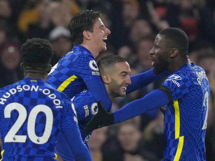 Chelsea's Hakim Ziyech, right, jumps for the ball with Tottenham's Ben Davies during the English Premier League soccer match between Chelsea and Tottenham Hotspur at Stamford Bridge stadium in London, England, Sunday, Jan. 23, 2022. (AP Photo/Kirsty Wigglesworth)