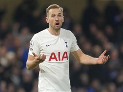 Di akhir babak pertama, Tottenham sempat menjebol gawang Chelsea lewat Harry Kane. Namun, gol dianulir karena Kane dianggap lebih dulu melanggarThiago Silva. Hingga peluit tanda istirahat berbunyi, skor 0-0 bertahan.