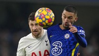 Chelsea meraih poin penuh saat melakoni Derby London kontra Tottenham Hotspur di Liga Inggris. The Blues menang 2-0 lewat gol Hakim Ziyech dan Thiago Silva.