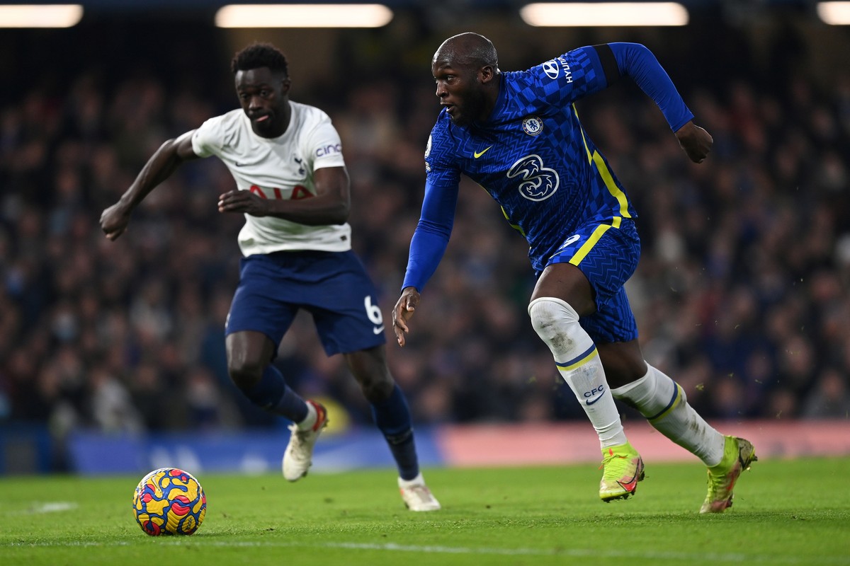 Striker Chelsea Romelu Lukaku tetap dipuji meski lagi-lagi gagal mencetak gol. (Foto: Getty Images/Shaun Botterill)