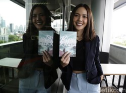 Della Dartyan Jadikan Menulis Buku Biru Kelana Sebagai Self Healing