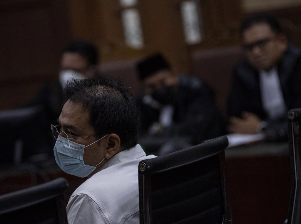 Hakim Terpapar Corona, Sidang Vonis Azis Syamsuddin Ditunda