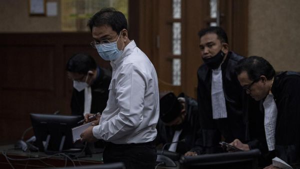 Ekspresi Azis Syamsudin Usai Dituntut 50 Bulan Bui