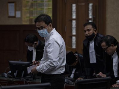 Ekspresi Azis Syamsudin Usai Dituntut 50 Bulan Bui