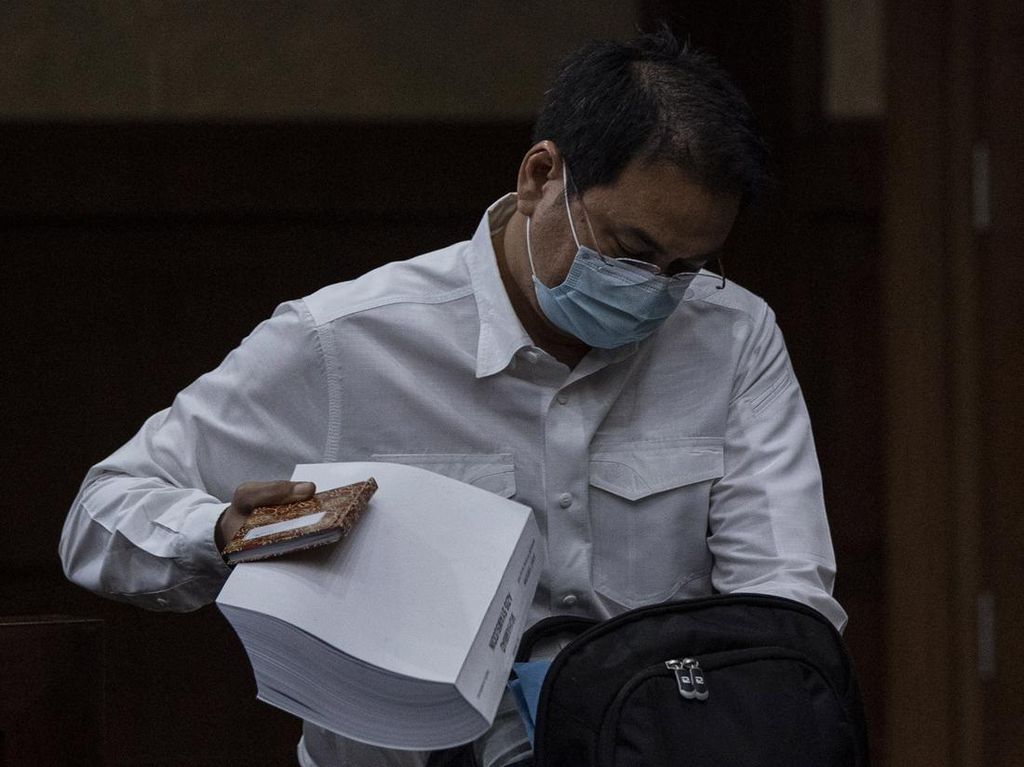 Tuntutan 50 Bulan Penjara Azis Syamsuddin Gegara Suap Robin Miliaran