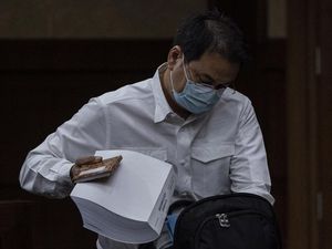 Tuntutan 50 Bulan Penjara Azis Syamsuddin Gegara Suap Robin Miliaran Tuntutan 50 Bulan Penjara Azis Syamsuddin Gegara Suap Robin Miliaran