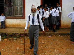 4 Siswa SMA Tertua di Dunia, Umur 96 Tahun Masih Semangat Sekolah