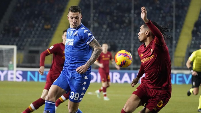 Empolis Andrea Pinamonti, left, and Romas Christopher Smalling vie for the ball during the Serie A soccer match between Empoli and Roma at the Castellani stadium in Empoli, Italy, Sunday, Jan. 23, 2022. (Marco Bucco/LaPresse via AP)