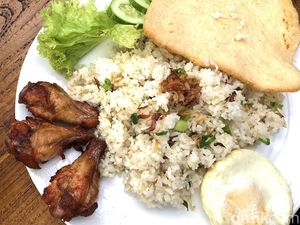 5 Warung Nasi Goreng Legendaris di Medan, Ada yang Masih Dimasak Pakai Arang