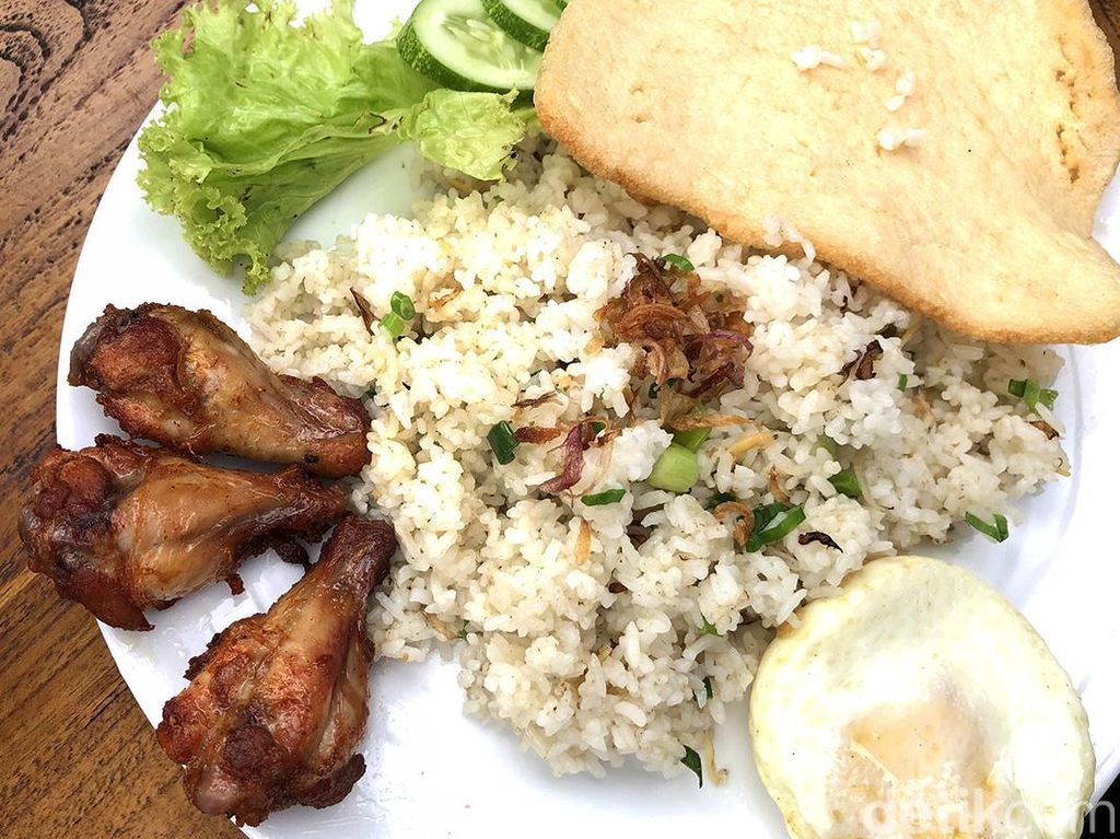 5 Warung Nasi Goreng Legendaris di Medan, Ada yang Masih Dimasak Pakai Arang