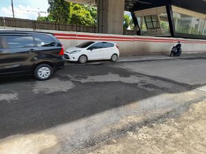 Tambalan Aspal Rusak Lagi, Jl HR Rasuna Said Jaksel Jadi Licin