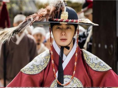Jung Il Woo berperan sebagai raja