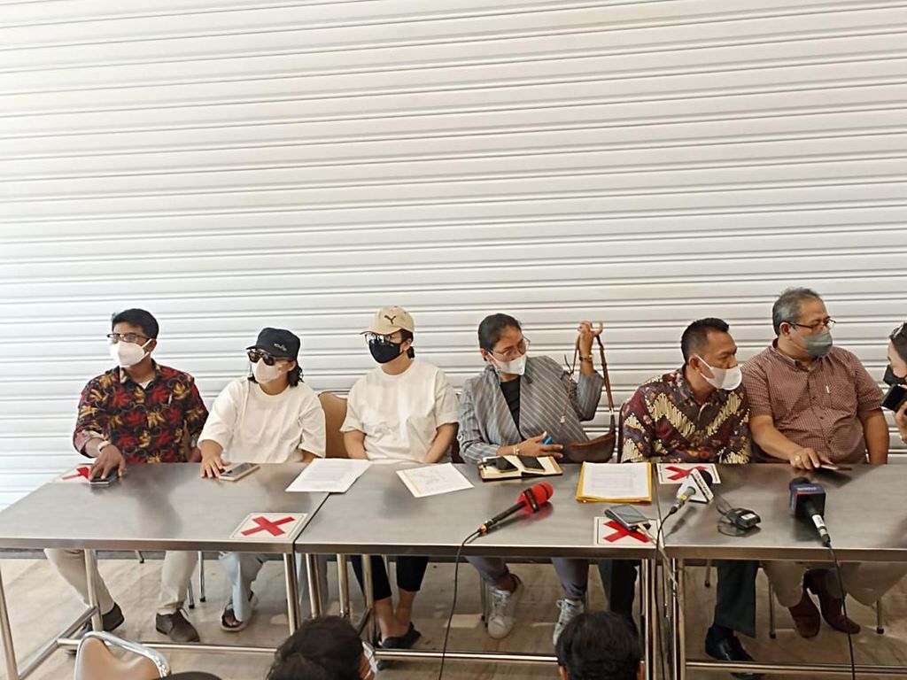 Pengacara Ungkap Kakek Korban Pengeroyokan Selama Ini Perjuangkan Tanahnya Pengacara Ungkap Kakek Korban Pengeroyokan Selama Ini Perjuangkan Tanahnya