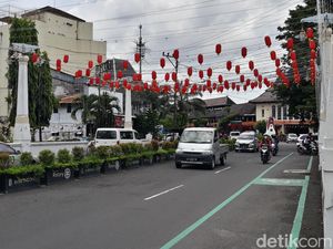 Lampion Hiasi Pasar Gede Solo, Gibran: Gereget Imlek Jangan Hilang