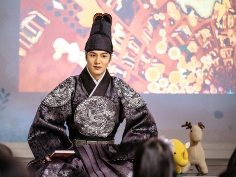 Lee Min Ho berperan sebagai tokoh raja