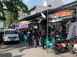 Rumah Mahasiswa Ubaya yang Meninggal di Penanggungan Didatangi Pelayat