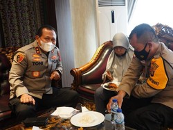 Kapolda Sumsel Bertemu Mak Unah yang Tinggal di Rumah Reyot