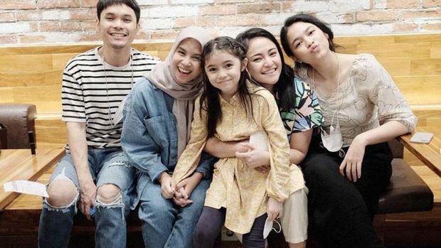 Marshanda bersama keluarga Ben Kasyafani