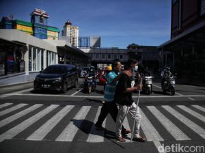 Melihat Uji Coba Pelican Crossing Glodok Melihat Uji Coba Pelican Crossing Glodok