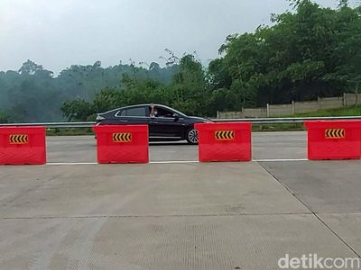 Momen Ridwan Kamil Jajal Tol Cisumdawu