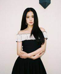 jisoo black outfit