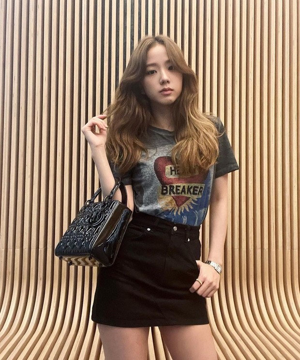 Outfit ala Jisoo Blackpink/Foto: Instagram.com/sooyaaa__
