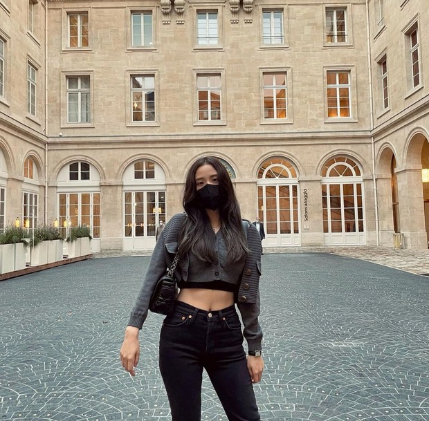 Outfit Jisoo Blackpink/Foto: Instagram.com/sooyaaa__