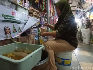 Gegara Minyak Rp 14 Ribu, Pedagang di Pasar Pusing Kehilangan Langganan