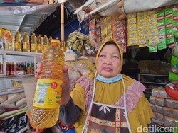 Pedagang Minyak Goreng di Kota Mojokerto Rugi Akibat Harga Rp 14 Ribu/Liter