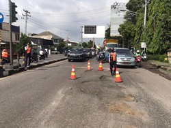 Masuk Kota Solo, Waspada Lubang Menganga di Simpang Kleco
