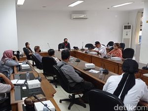 Polemik Relokasi, Kata Pansus dan Ancaman PKL Balik Jualan di Malioboro Polemik Relokasi, Kata Pansus dan Ancaman PKL Balik Jualan di Malioboro